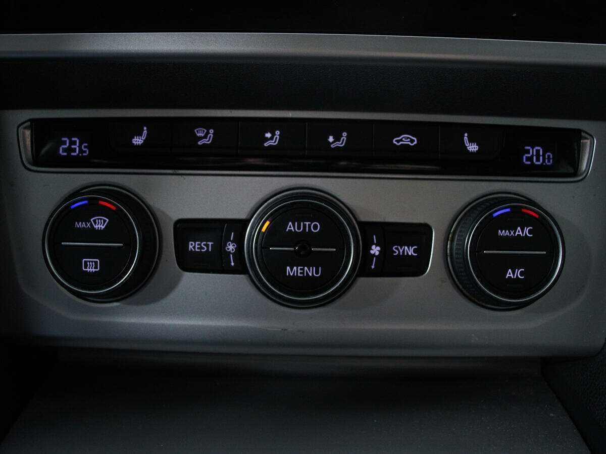 Купить Volkswagen Passat, 2018, 118 171 км, фото №17