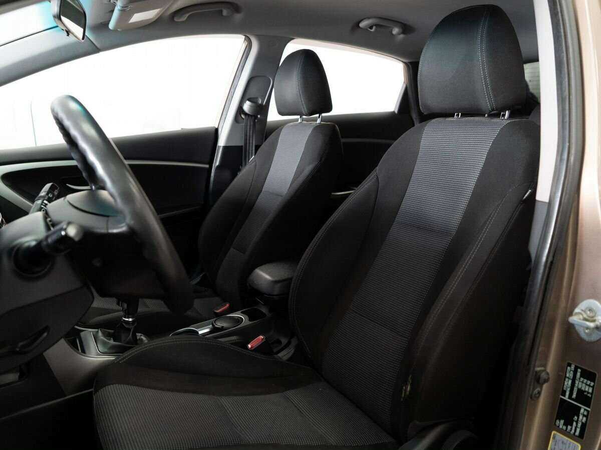 Купить Hyundai i30, 2013, 220 000 км, фото №6