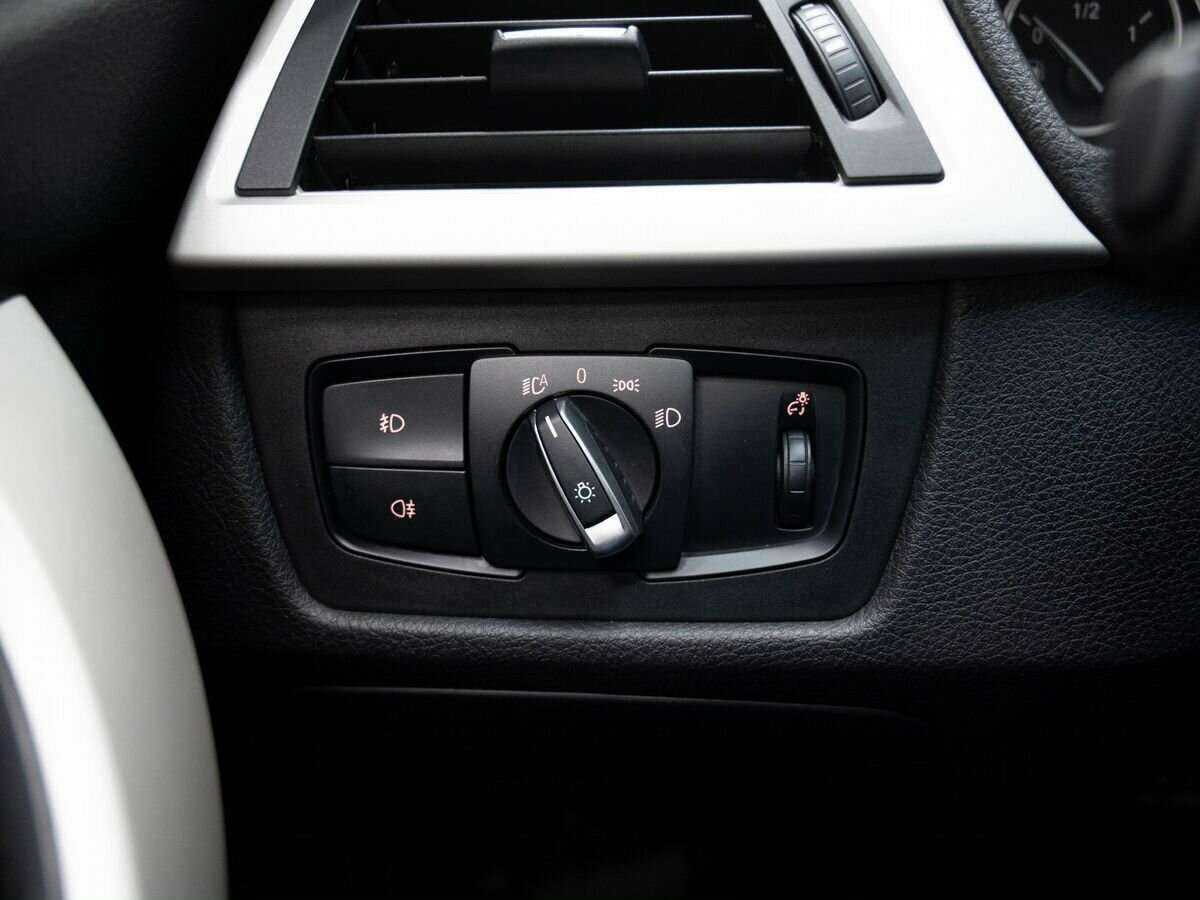 Купить BMW 3 серии 318i, 2016, 168 000 км, фото №16