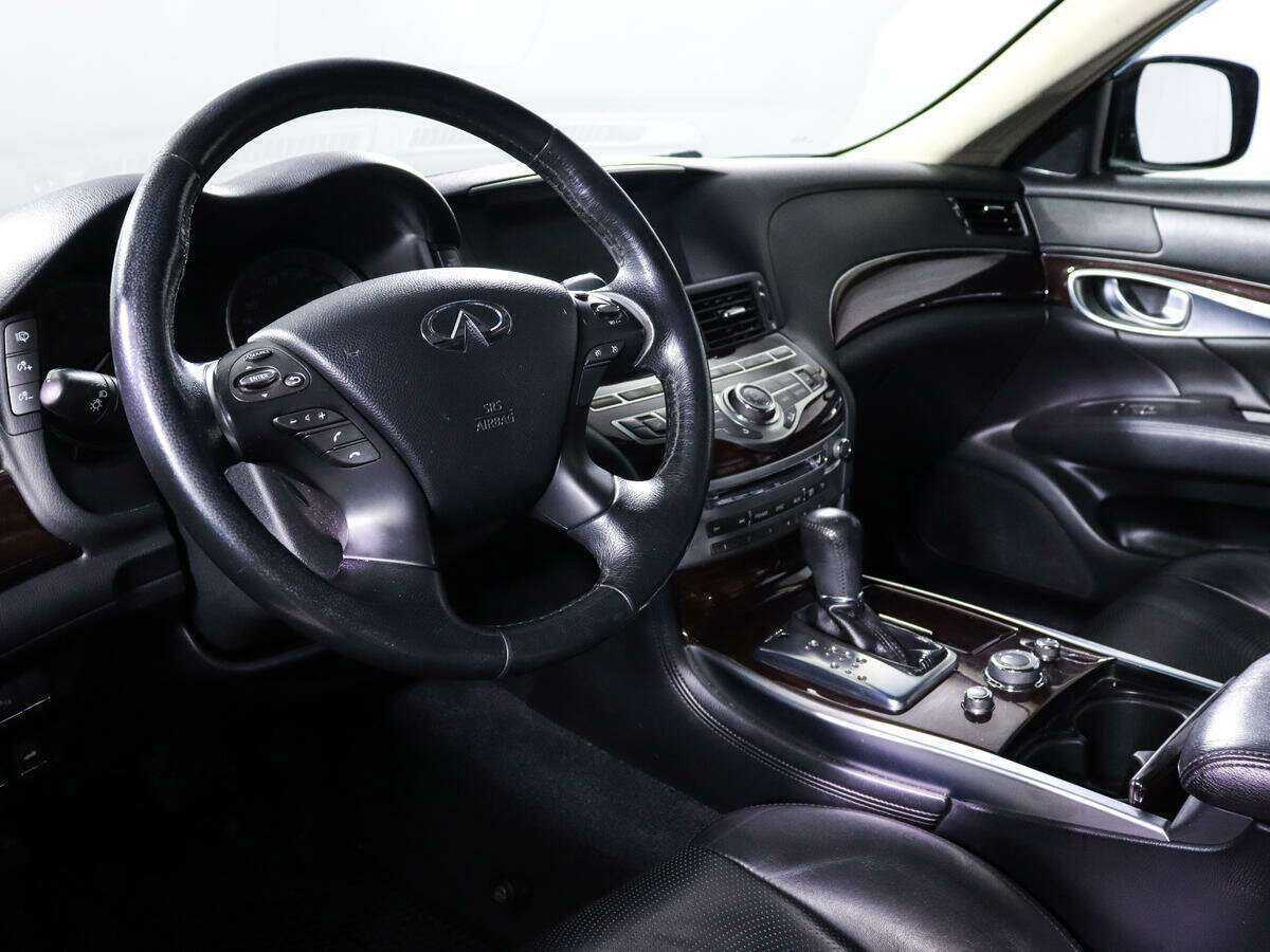 Купить Infiniti Q70, 2014, 115 637 км, фото №9