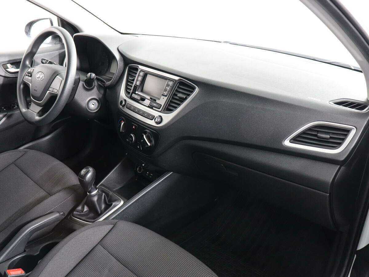 Купить Hyundai Solaris, 2018, 79 669 км, фото №9