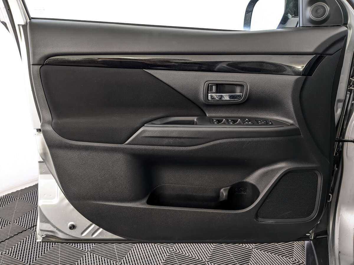 Купить Mitsubishi Outlander, 2020, 106 268 км, фото №17