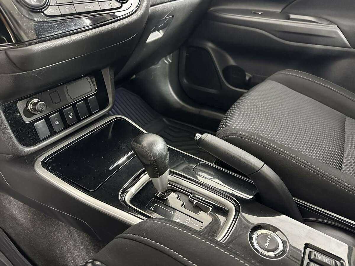 Купить Mitsubishi Outlander, 2017, 146 761 км, фото №13