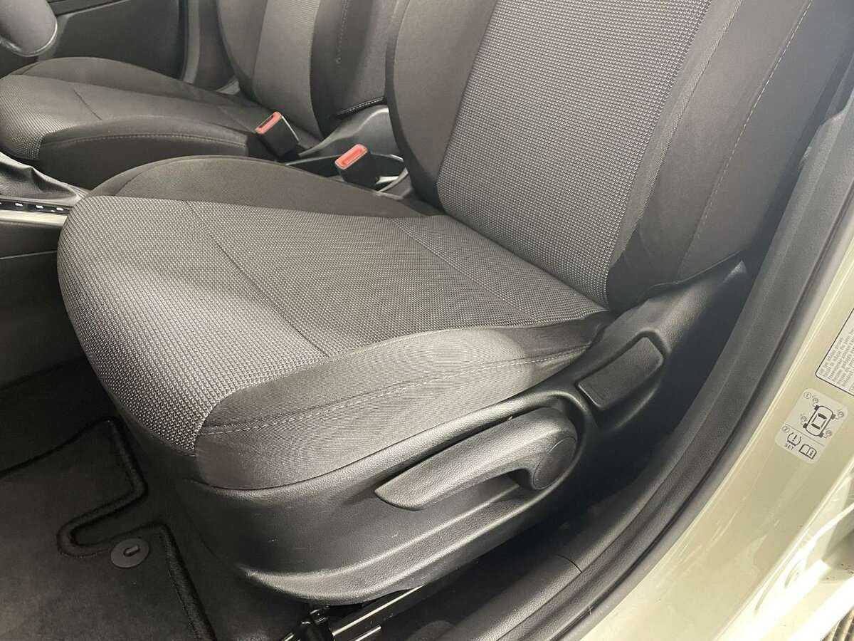 Купить Hyundai Solaris, 2018, 69 242 км, фото №10