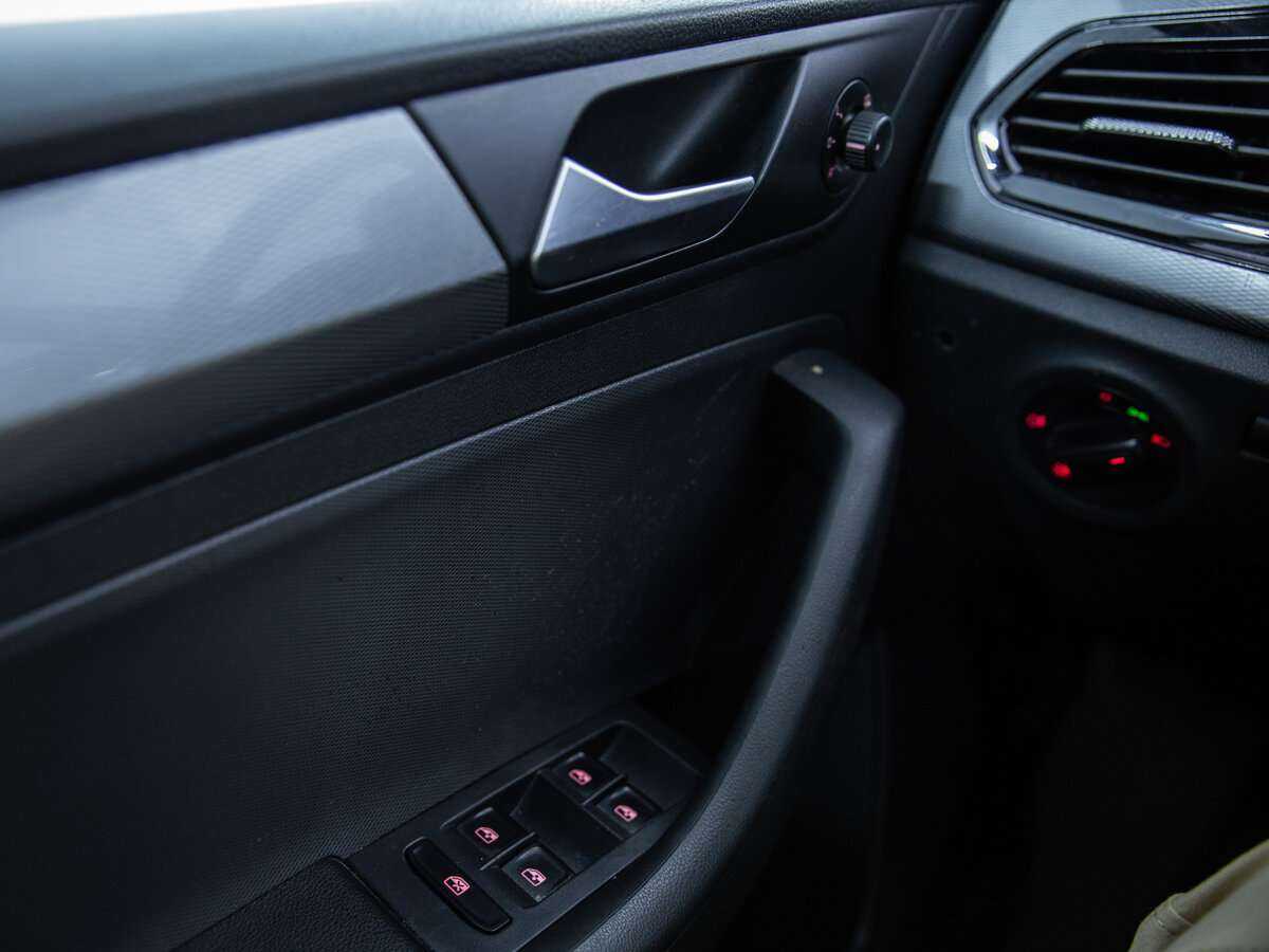 Купить Volkswagen Polo, 2020, 115 290 км, фото №9