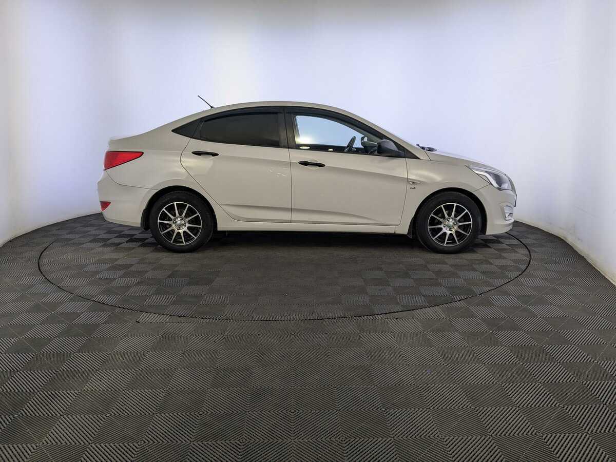 Купить Hyundai Solaris, 2015, 120 409 км, фото №4