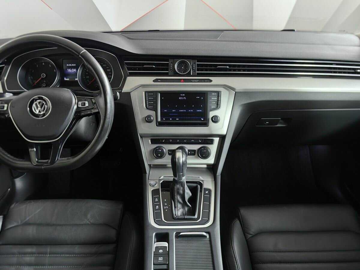 Купить Volkswagen Passat, 2017, 50 341 км, фото №11