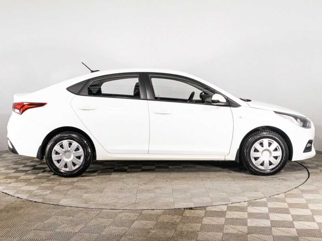 Купить Hyundai Solaris, 2018, 108 550 км, фото №4