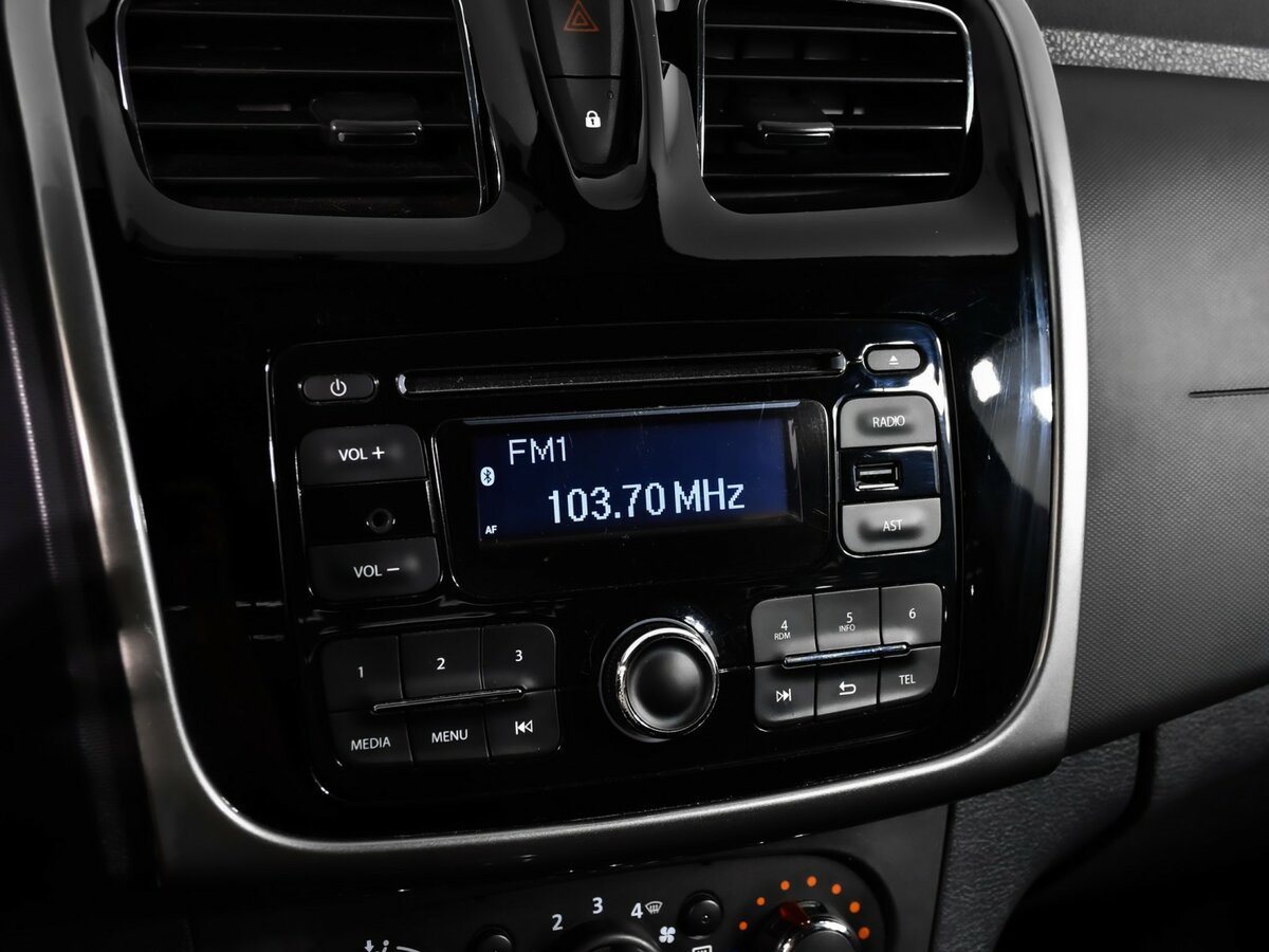 Купить Renault Logan II, 2018, 104 000 км, фото №15