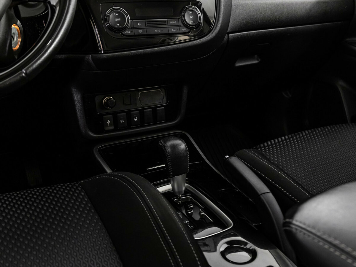 Купить Mitsubishi Outlander III Рестайлинг 3, 2019, 135 789 км, фото №9